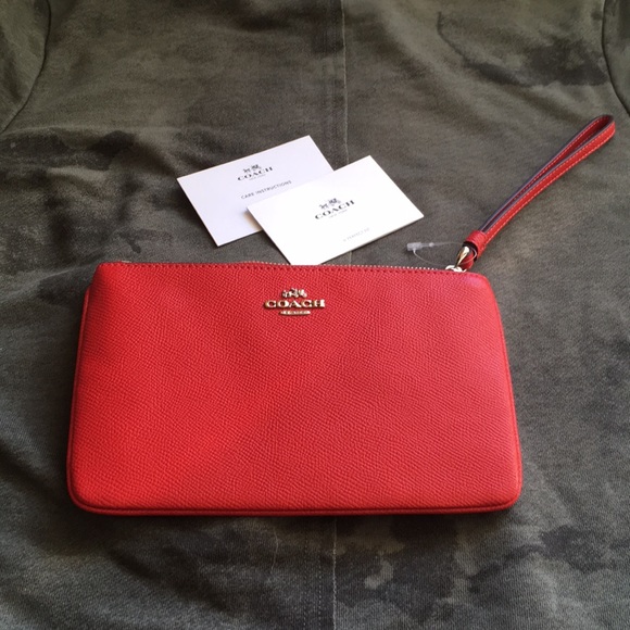 Coach Handbags - Coach wristlet